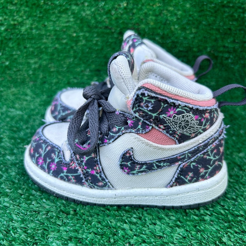 Jordan 1 Mid SE Anthracite Sail Red Stardust TD Size 5 Shoes TJ3447 001 Nike Air